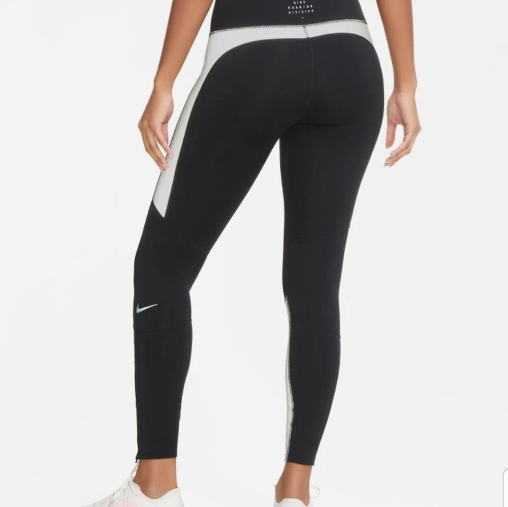 LARGE NIKE EPIC LUXE RUN DIVISION FLASH T…